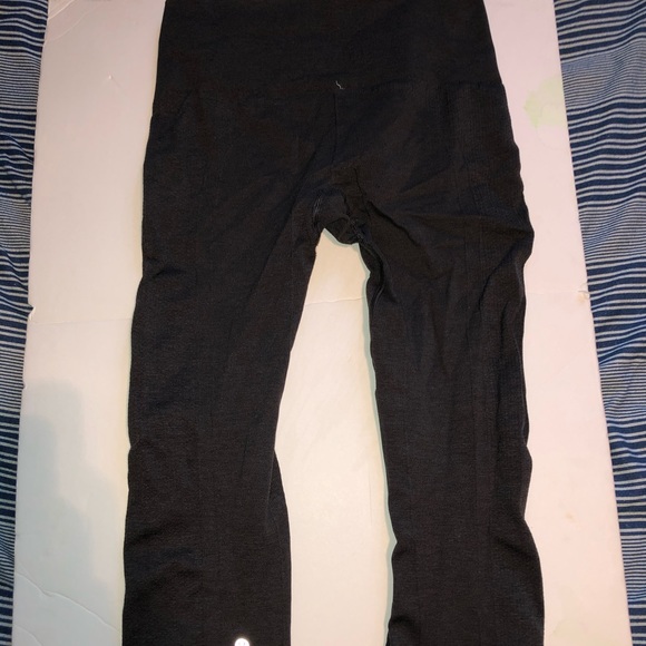 Grey lululemon size 4 leggings - Picture 3 of 5